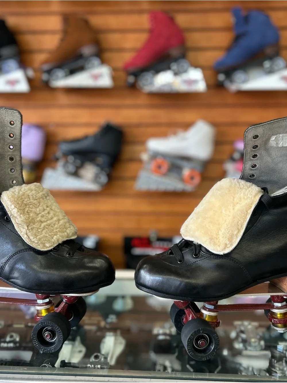 Classic Black Leather Women's Roller Skate with Fur Lining - Picture 2 of 3